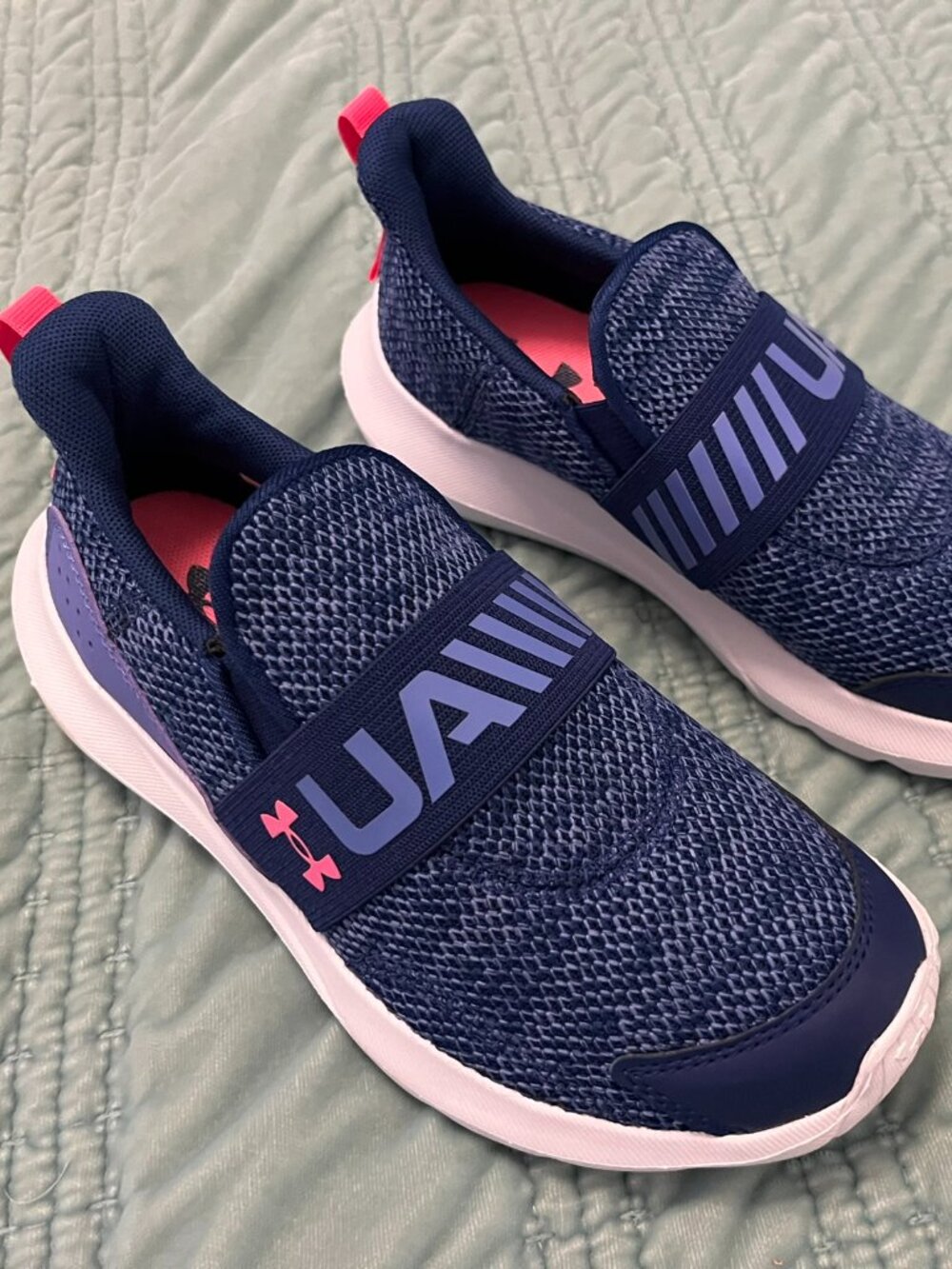 Under Armour UA GPS Surge 3 Slip - Size 2.5 Y